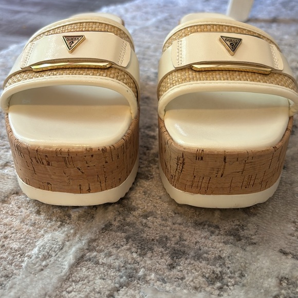 Guess |  Sires 2 Faux-Leather Platform Sandals - Picture 5 of 6